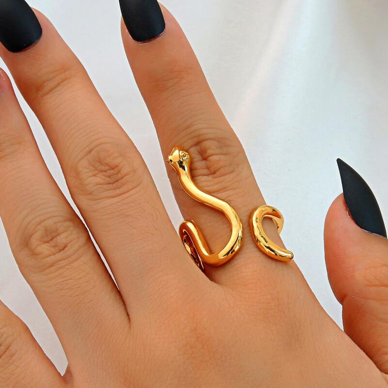 

Serpentine Design Ring, Gold