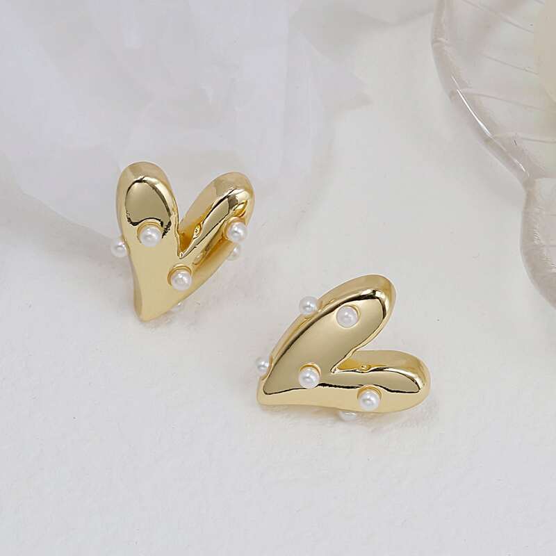 

Heart Decor Stud Earrings, Gold