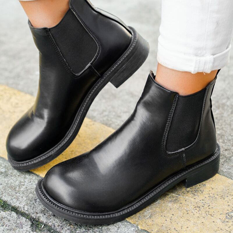

Minimalist Block Heeled Chelsea Boots, Black
