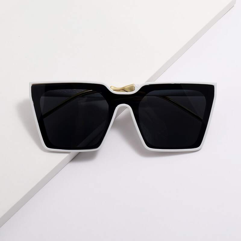 

Guys Square Frame Sunglasses, Grey
