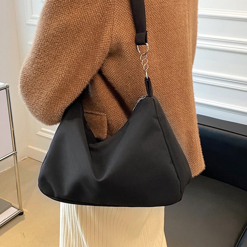 

Minimalist Knot Decor Shoulder Bag, Black