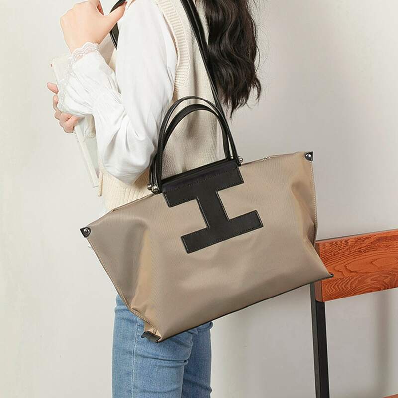 

Minimalist Waterproof Shoulder Tote Bag, Khaki