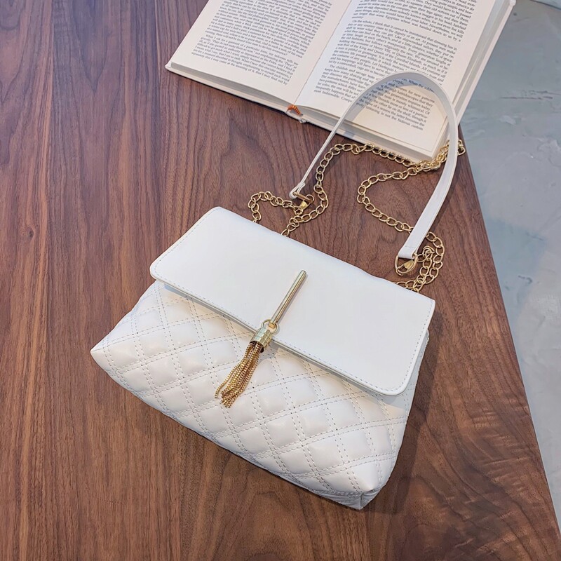 

Minimalist Quilted Tassel Decor Chain Shoulder Bag, White