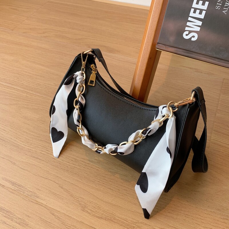 

Minimalist Chain Decor Baguette Bag, Black