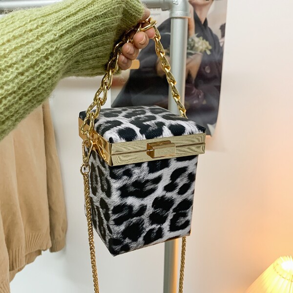 

Allover Leopard Chain Box Bag, Black and white