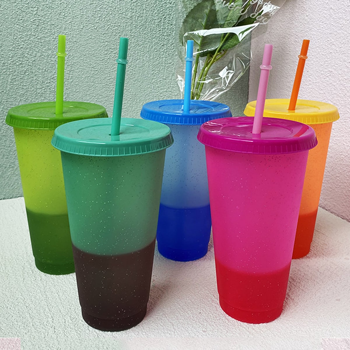 стакан меняющий цвет. стакан с изменениями. Reusable plastic cold cup straw pack. стакан с изменениями. ложка в стакане с водой.
