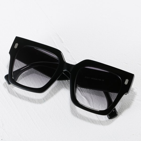 

Simple Tinted Lens Sunglasses