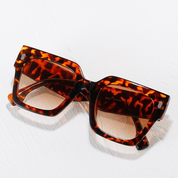 

Tortoiseshell Frame Sunglasses