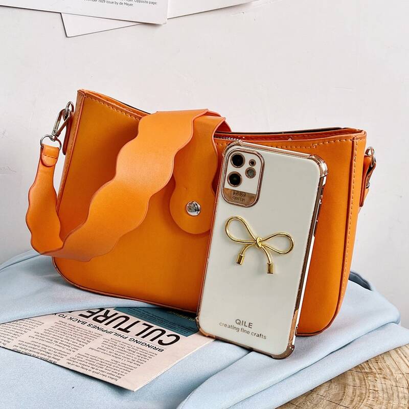 

Minimalist Scallop Trim Baguette Bag, Orange