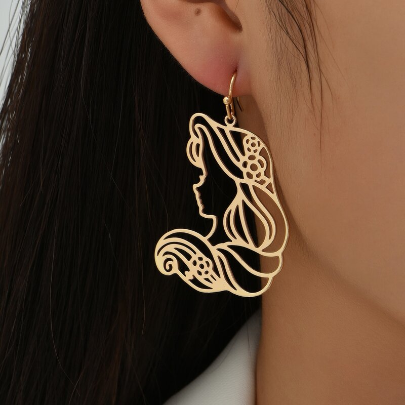 

Figure Drop Earrings, Gold