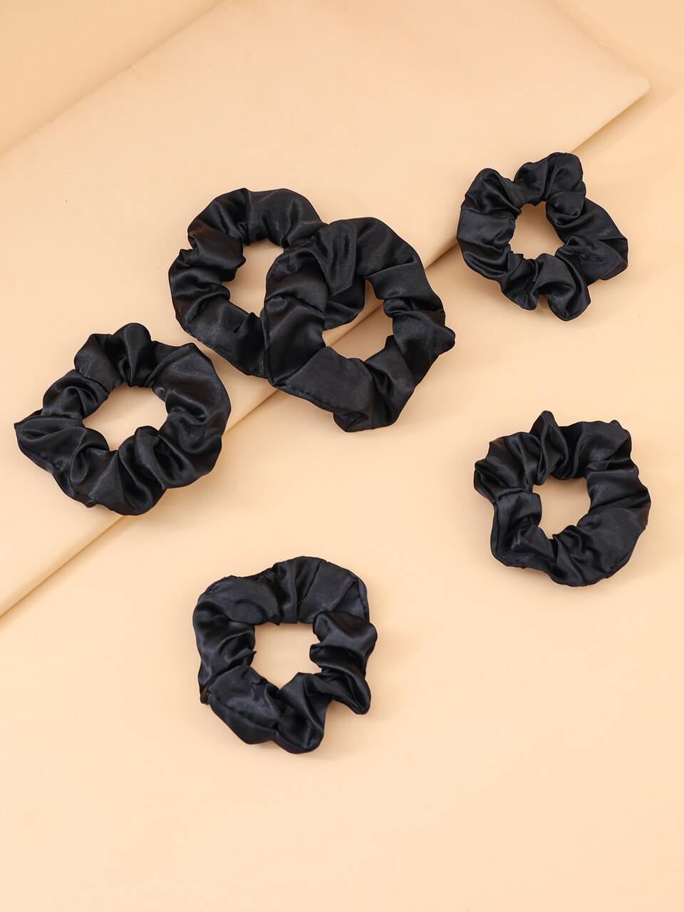6 Pcs Girls Black Satin Scrunchies, Gentle Elastic Hair Bands, Soft & Stylish Silk Fabric Ponytail Holders Hair Tie Hair Accessory For Daily Use