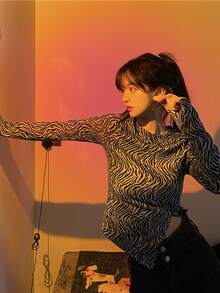 斑馬紋不對稱下擺T恤 - 彩色 - 查看 1