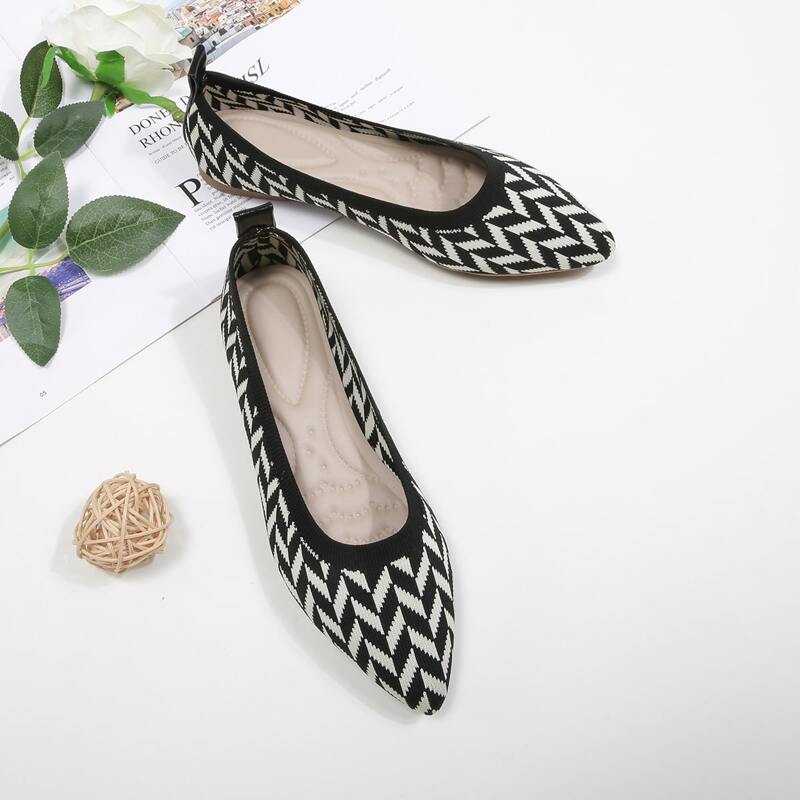 

Knit Detail Geometric Pattern Point Toe Ballet Flats, Black and white