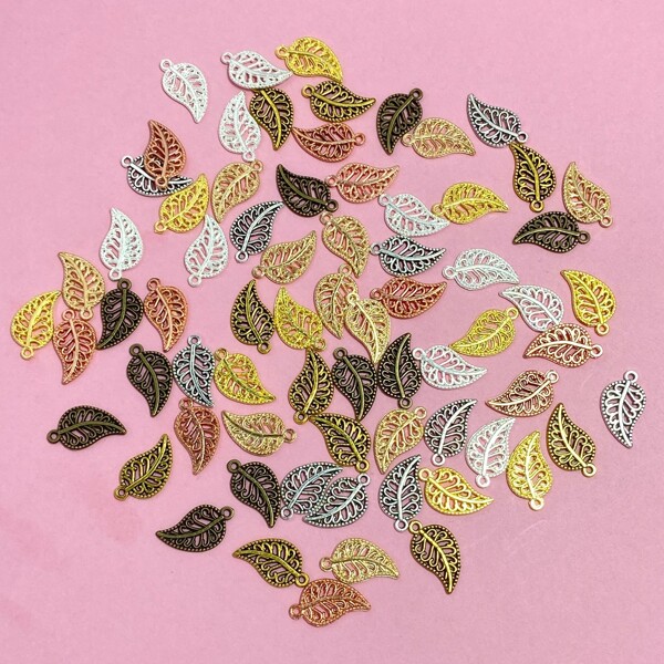 

1box Random Leaf Design Pendant, Multicolor