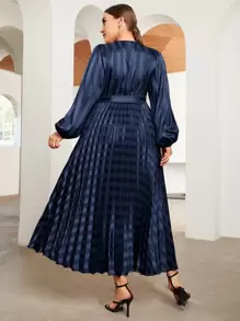 Modelyn 大碼交叉領腰帶百褶條紋洋裝 - 藏蓝色 - 查看 2