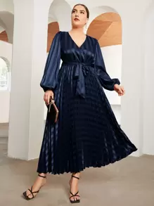 Modelyn 大碼交叉領腰帶百褶條紋洋裝 - 藏蓝色 - 查看 5