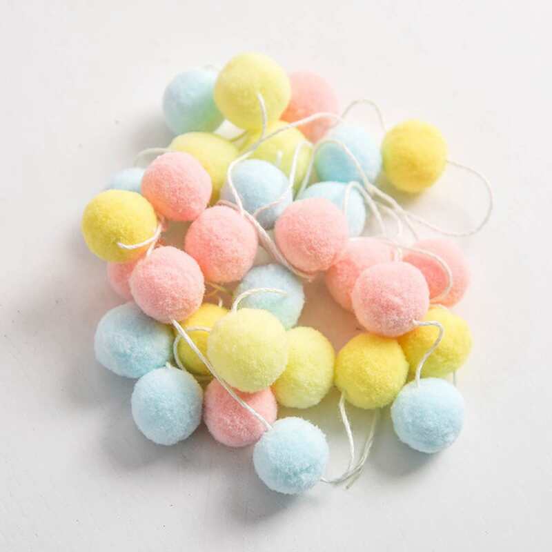 

1set Pom Pom Decor Pull Flag, Multicolor