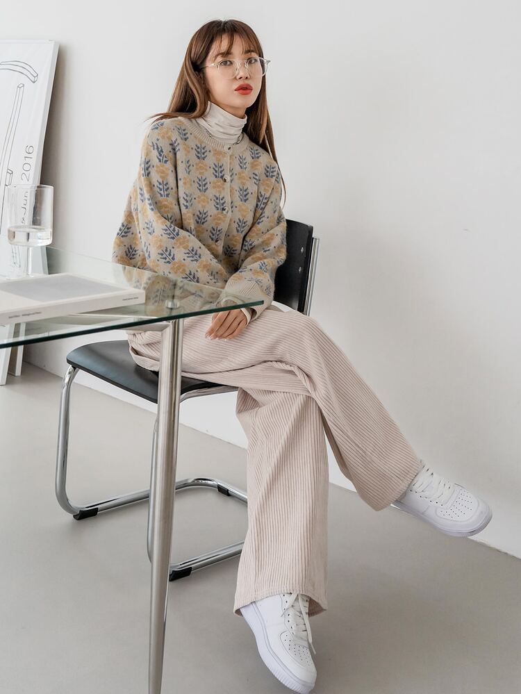 DAZY Áo len cardigan trễ vai họa tiết hoa - Nhiều màu - Xem 5