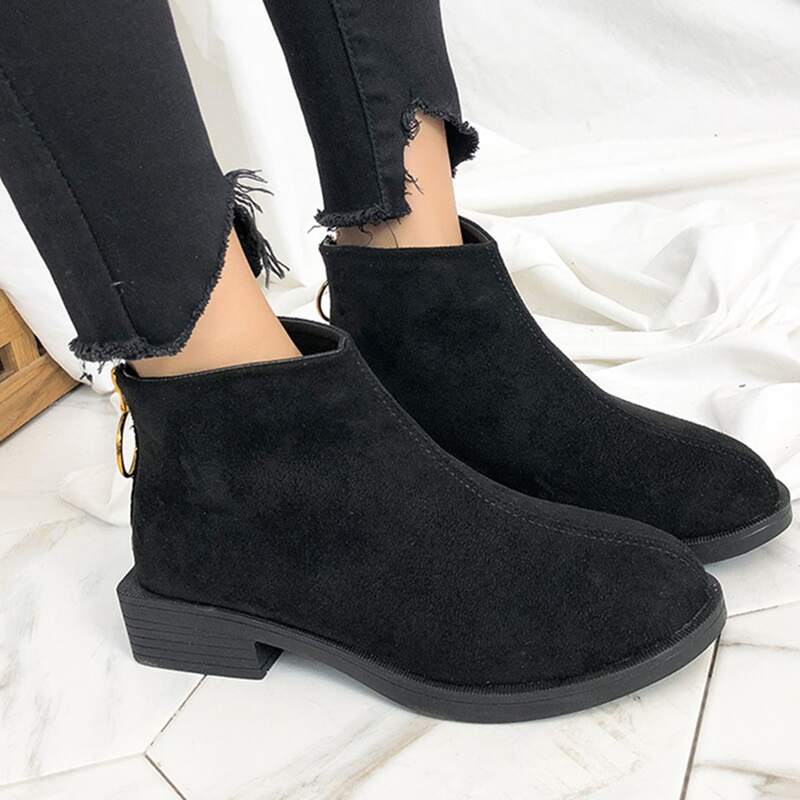

Minimalist Ankle Boots, Black