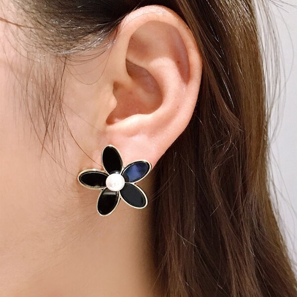 

14K Gold Plated Flower Earrings, Black
