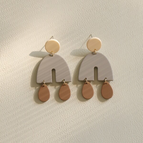 

Acrylic Water Drop Decor Drop Earrings, Camel