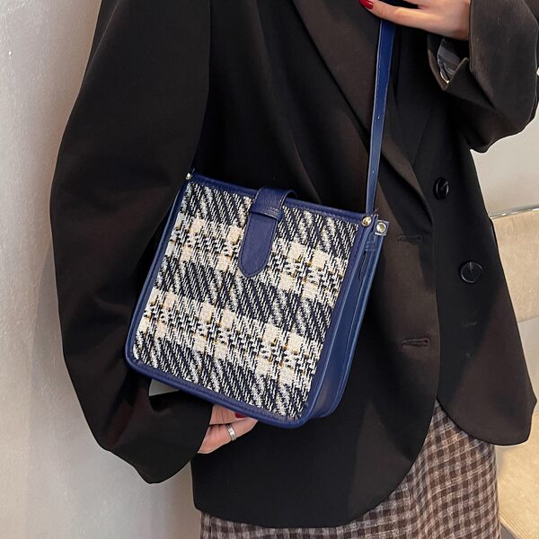

Contrast Binding Plaid Pattern Square Bag, Navy blue