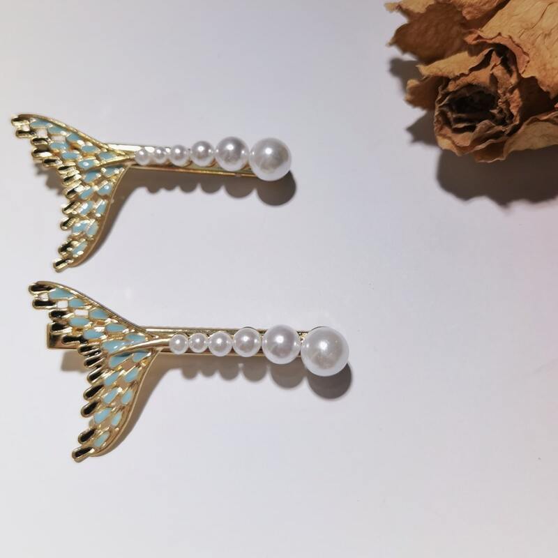 

2pcs Faux Pearl Decor Hair Clip, Multicolor