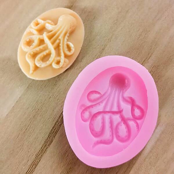 

Octopus Design Cake Mold, Pink