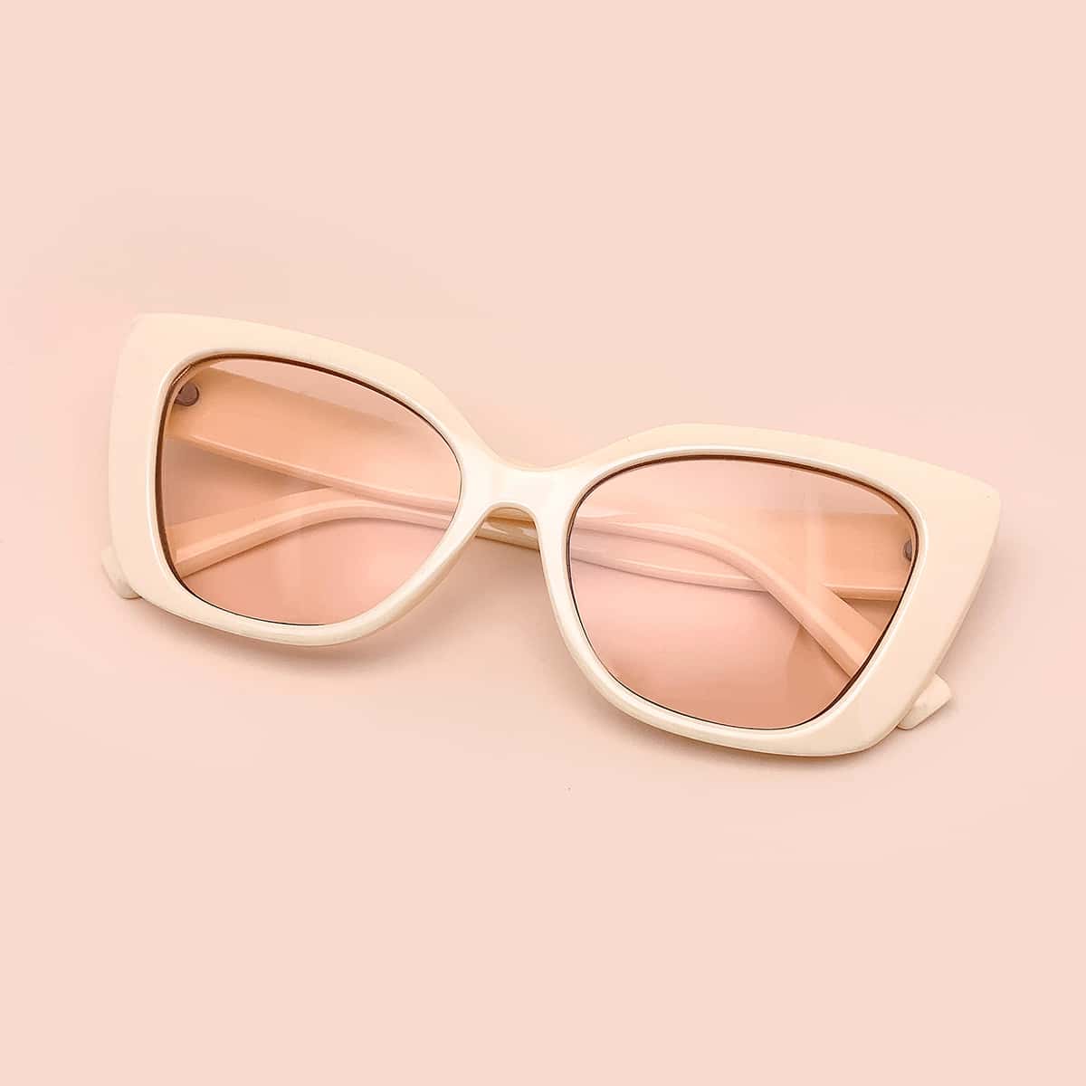 

Cat Eye Frame Sunglasses