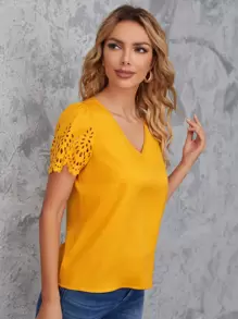 SHEIN Clasi 雷射鏤空貝殼邊上衣