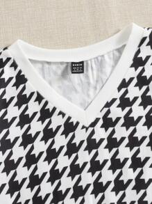 Muchica Houndstooth Print V Neck Tee - Black and White - View 5