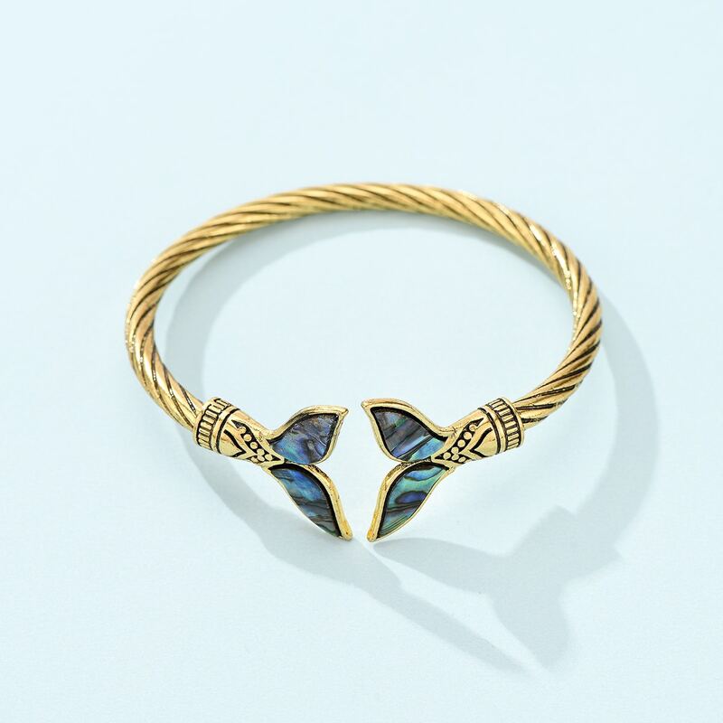 

Fish Tail Decor Cuff Bracelet, Multicolor
