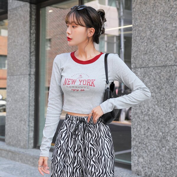 

Letter Graphic Contrast Binding Crop Tee, Grey