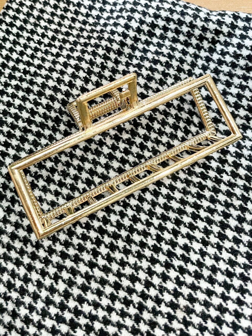 Metal Solid Hair Claw For Daily Use For Girls Hairstyles Casual Street
