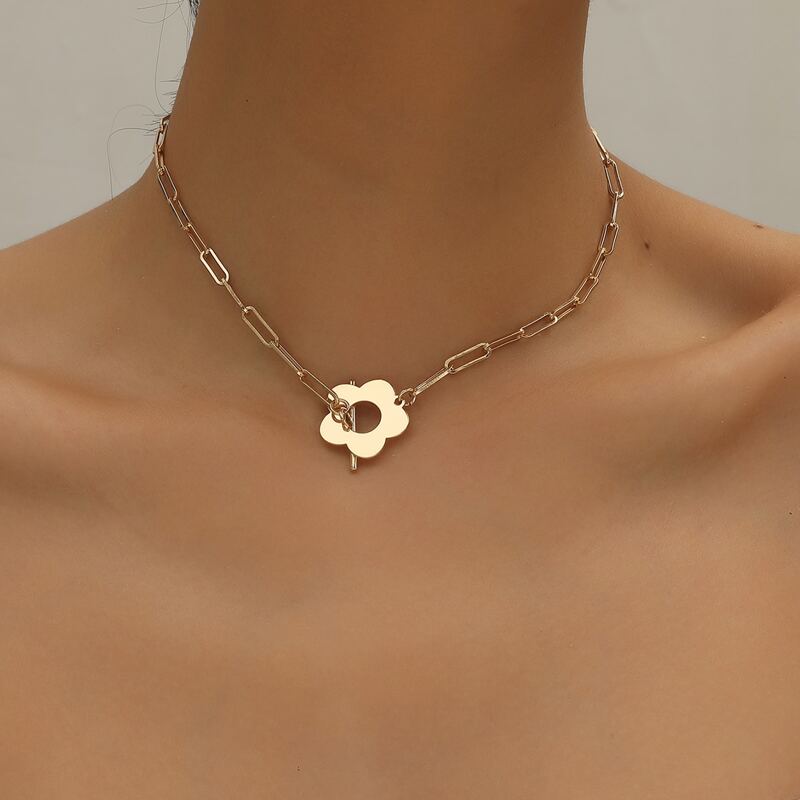 

Floral Decor Chain Necklace, Gold