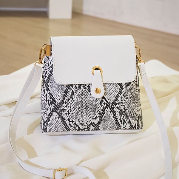 

Snakeskin Pattern Flap Crossbody Bag, Black