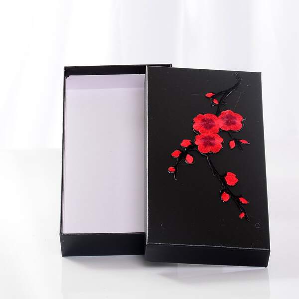 

1pc Flower Embroidery Gift Box, Black