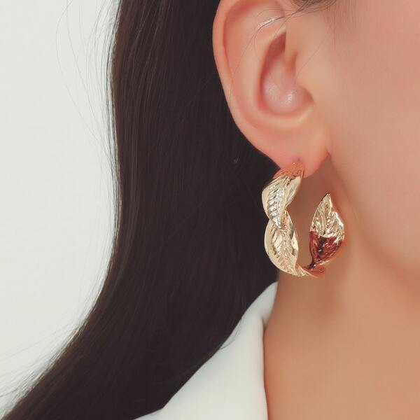 

Leaf Design Open Hoop Earrings, Gold