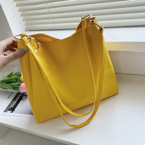 

Ring Linked Tote Bag, Yellow