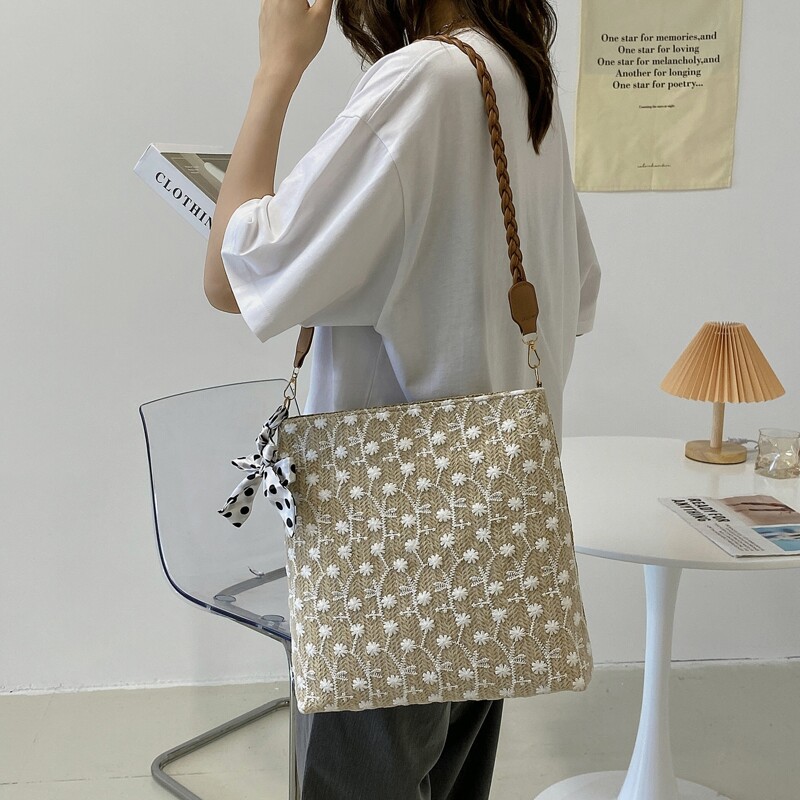 

Flower Graphic Shoulder Bag, Multicolor