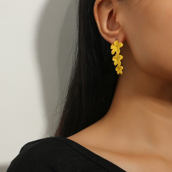 

Flower Decor Drop Earrings, Yellow