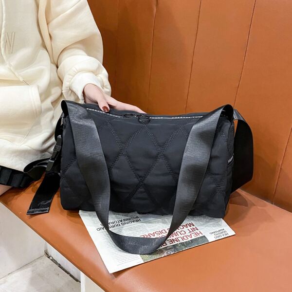 

Large Capacity Quilted Pattern Shoulder Bag, Black