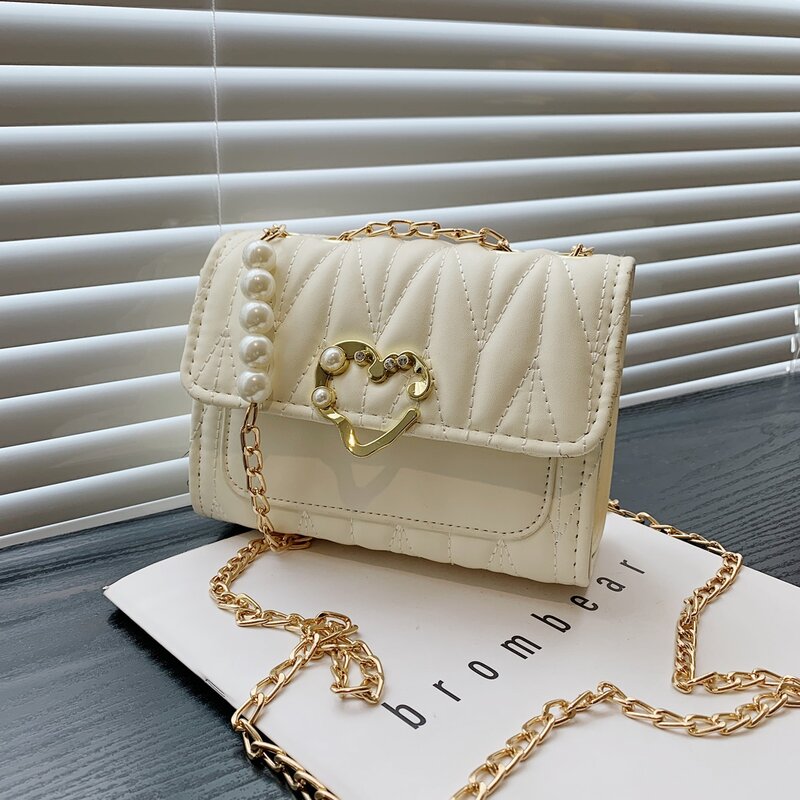 

Heart Flap Shoulder Bag, White