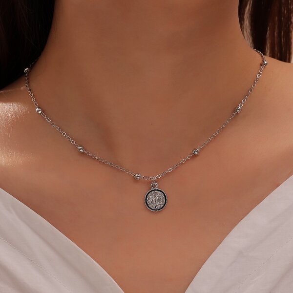 

Rhinestone Decor Round Charm Necklace, Silver