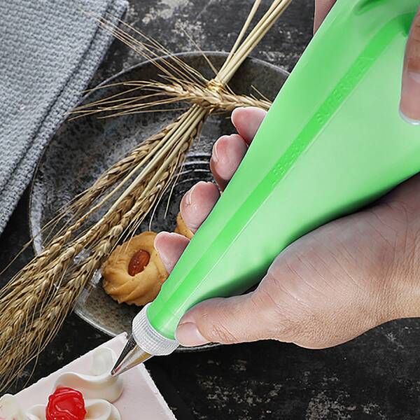

14pcs Cake Decorating Tool Set, Green