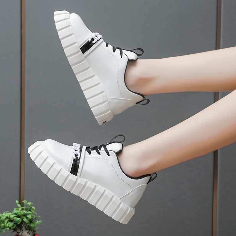 

Chain Decor Lace-up Front Skate Shoes, Black and white