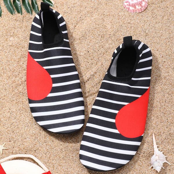 

Striped Pattern Water Shoes, Black and white