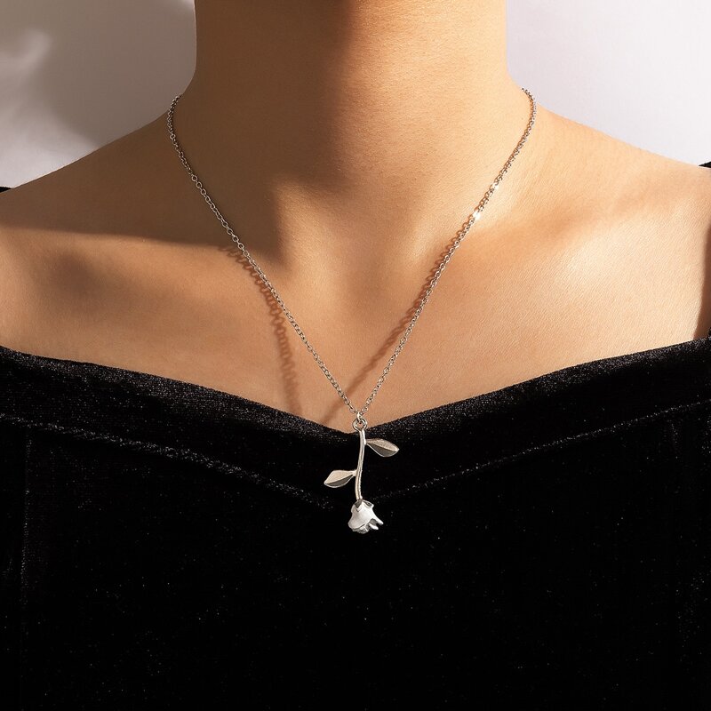 

Rose Decor Chain Necklace, Silver