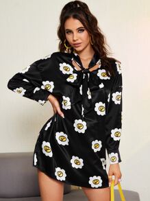 SHEIN Vestido túnico de cuello con cordón con estampado floral de hombros caídos - Negro - Ver 1
