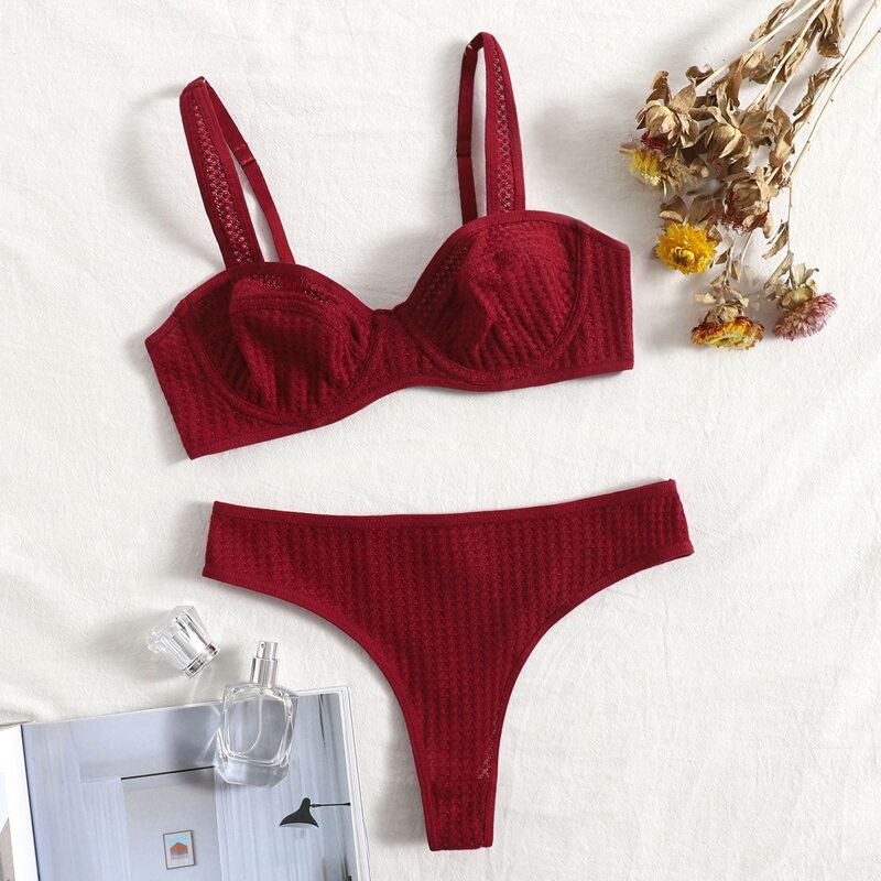 

Textured Underwire Lingerie Set, Red